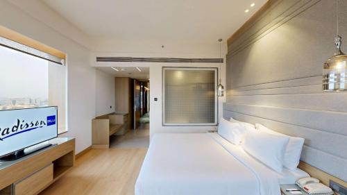 Kaushambi Hotel | Elegant Stay at Radisson Blu Towers Kaushambi Delhi NCR
