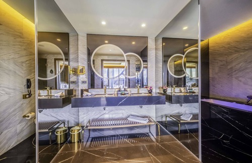 Uludag Hotel | Elegant Radisson Collection Hotel in Vadistanbul - 5 Stars