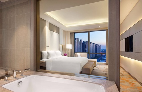 Qingpu Hotel | Discover Comfort at Radisson Exhibition Center Shanghai