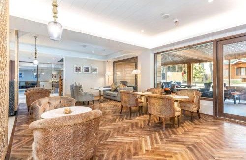 Laripora Hotel | Pet-Friendly Retreat at Radisson Golf Resort Pahalgam