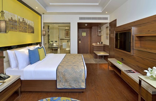 Gwalior Hotel | Inviting Radisson Gwalior: 4-Star Stay with Pool & Dining