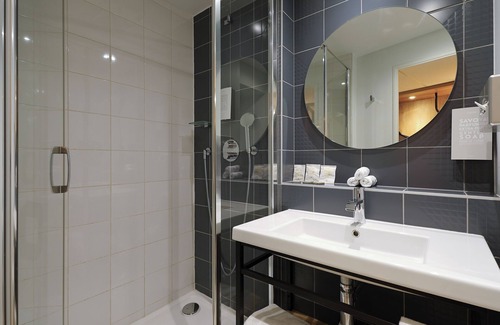 Aix-en-Provence Hotel | Relax at Golden Tulip Aix en Provence with Pool & Spa