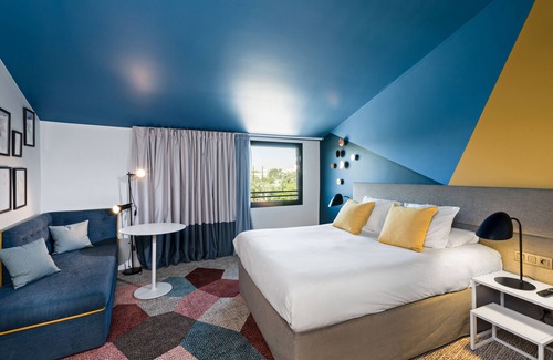 Aix-en-Provence Hotel | Relax at Golden Tulip Aix en Provence with Pool & Spa