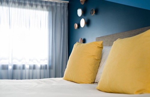 Aix-en-Provence Hotel | Relax at Golden Tulip Aix en Provence with Pool & Spa