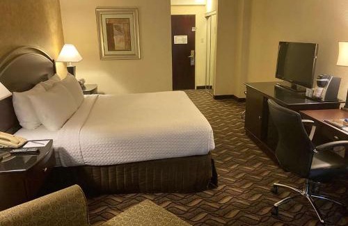 St. Johns Hotel | Explore Radisson Hotel Austin - University with a Pool
