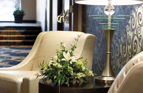 Bismarck Hotel | Comfortable Stay at Radisson Hotel Bismarck with Ocean Views