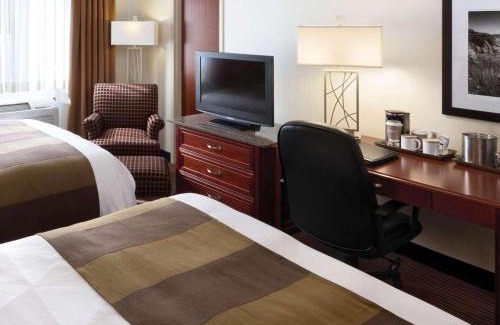 Bismarck Hotel | Comfortable Stay at Radisson Hotel Bismarck with Ocean Views