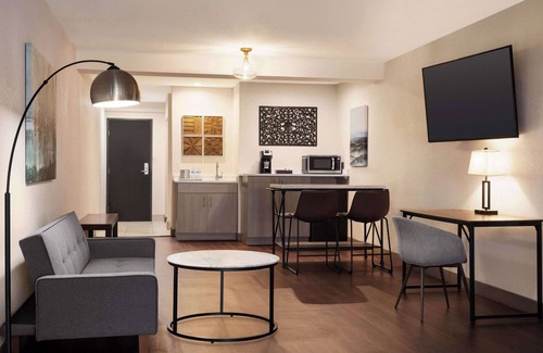Southeast Colorado Springs Hotel | Discover Radisson Hotel Colorado Springs Airport: 9/10 Rated Stay