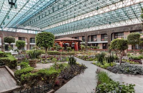 Toluca Hotel | Pet-Friendly Radisson Hotel & Convention Center Toluca