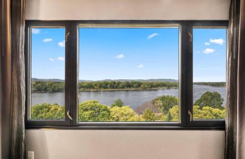Historic Downtown La Crosse Hotel | Discover Radisson Hotel La Crosse: Pet-Friendly Bliss