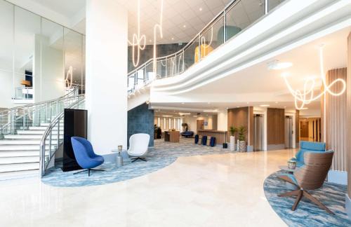 L'Arenas Hotel | Relax at Radisson Hotel Nice Airport with Pool & Ocean Views