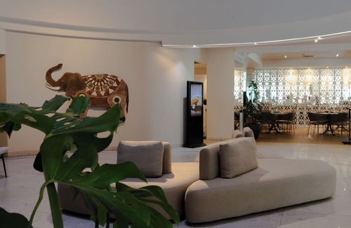 Boa Viagem Hotel | Premier Retreat at Radisson Hotel Recife: 4-Star Comfort