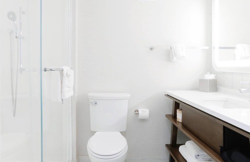 Santa Maria Hotel | Relaxing Retreat at Radisson Hotel Santa Maria with Spa & Pool