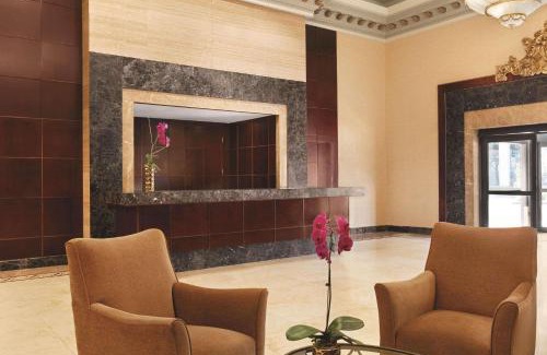 Gateway Hotel | Discover Radisson Toronto Airport West with Pool & Spa