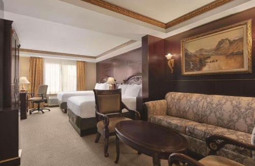 Gateway Hotel | Discover Radisson Toronto Airport West with Pool & Spa