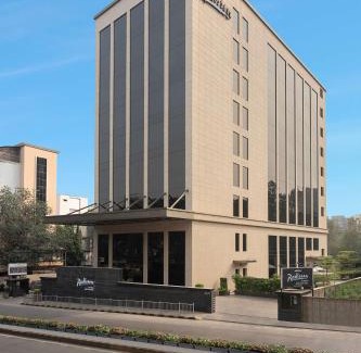 Andheri East Hotel | Explore Radisson Mumbai Andheri MIDC: Pool & Ocean Views