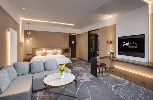 Beilun Hotel | Discover Radisson Ningbo Beilun: Family-Friendly Retreat