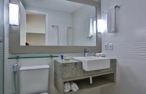 Boa Viagem Hotel | Stylish Radisson Recife: Oceanfront Retreat with Pool & Dining