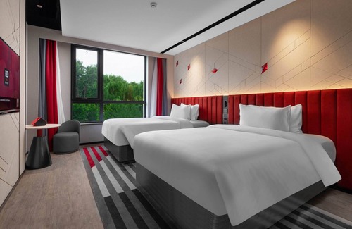 Tongzhou Hotel | Discover Radisson RED Beijing Universal Resort Gateway