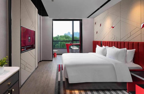 Tongzhou Hotel | Discover Radisson RED Beijing Universal Resort Gateway