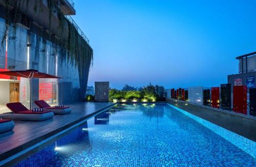 Sector 62 Hotel | Experience Premium Comfort at Radisson RED Chandigarh Mohali