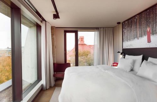 Kaisaniemi Hotel | Explore Radisson RED Helsinki: 4-Star Comfort Awaits
