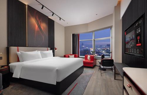 Xiangzhou District Hotel | Discover Comfort at Gongbei Port Radisson Hotel