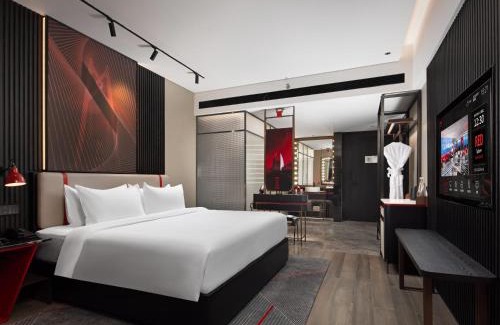 Xiangzhou District Hotel | Discover Comfort at Gongbei Port Radisson Hotel