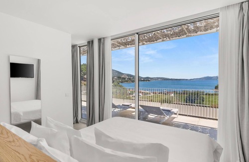 Kanapitsa Hotel | Relax at Radisson Resort Plaza Skiathos with Pool & Dining