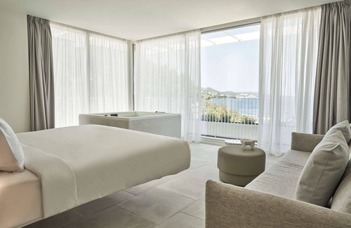 Kanapitsa Hotel | Relax at Radisson Resort Plaza Skiathos with Pool & Dining