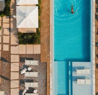 Kanapitsa Hotel | Relaxing Oceanfront Escape at Radisson Resort Plaza Skiathos