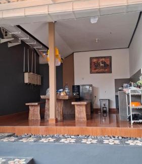Mambal House | Guest Favorite: Raditya Homestay with 9.9/10 Rating
