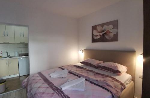 Bijeli do Apartment | Beachfront Radović Apartments with Ocean Views – Rated 9/10