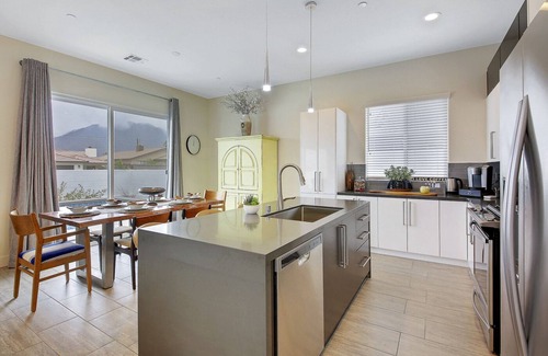 La Quinta Cove House | Rae's at La Quinta Cove | Guest Rated 10/10 with Ocean View