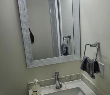 Brampton House | Cozy RAESABU GUEST HOUSE with Hot Tub and Breakfast
