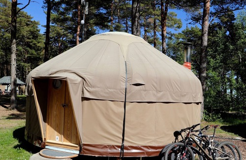 Faervik RV Rental | Enjoy Oceanfront Comfort at Raet Camping with Great Amenities