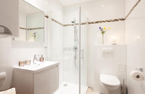 Jakomini Apartment | Comfortable Stay at Rafael Kaiser - Family Friendly Apartment