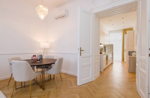 Wahring Apartment | Elegant Rafael Kaiser Premium Apartments with Breakfast & More