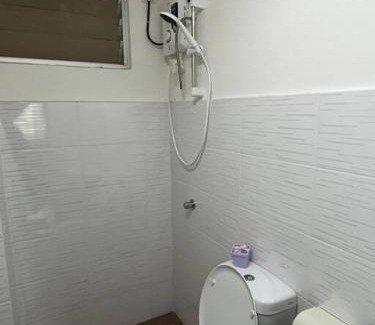 Ijok Apartment | Cozy Rafahiyyah Homestay with Pool in Puncak Alam