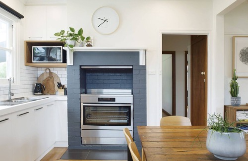 Barwon Heads House | Experience Raff's Beach House with Ocean View & Spa