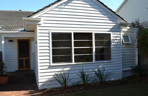 Barwon Heads House | Experience Raff's Beach House with Ocean View & Spa