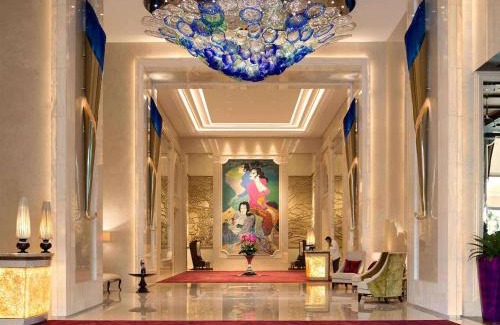 Kuningan Hotel | Experience Elegance at Raffles Jakarta - 5 Star Retreat