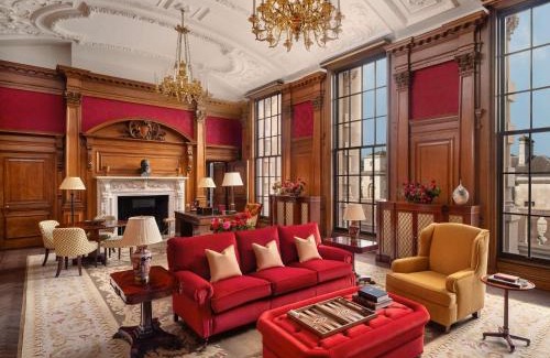 London City Centre Hotel | Luxury Stay at Raffles London with Spa & Pool Amenities