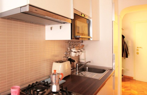 Rome City Centre Apartment | Raffy's Suite at Fori Imperiali: Family-Friendly & Spa Bliss
