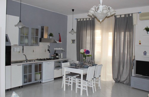 Scafati Apartment | Raffy's House Pompeii: Pet-Friendly Oasis with Spa & Breakfast