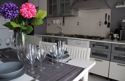 Scafati Apartment | Raffy's House Pompeii: Pet-Friendly Oasis with Spa & Breakfast