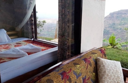 Sipi Cabin | Comfortable Rafiki Lodge Sipi: Family-Friendly Retreat
