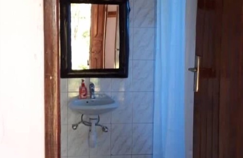 Sipi Cabin | Comfortable Rafiki Lodge Sipi: Family-Friendly Retreat