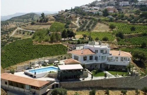 Agios Myronas Hotel | Elegant Rafkos Mansion: 5-Star Suites with Pool & Hot Tub