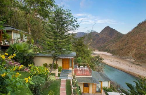 Amkholi Hotel | Elegant Raga on the Ganges with Beachfront Pool & Spa